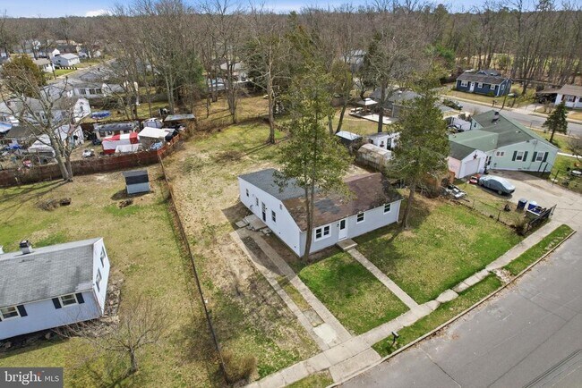 Building Photo - 4 Coville Dr