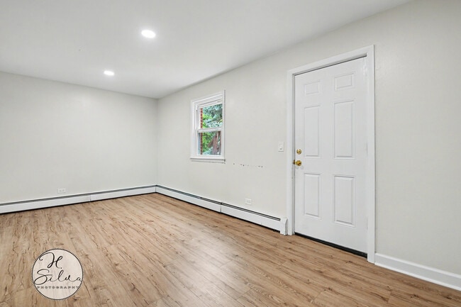 Building Photo - 10 Arrowhead Dr