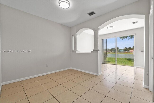Building Photo - 1458 SE 24th Ct