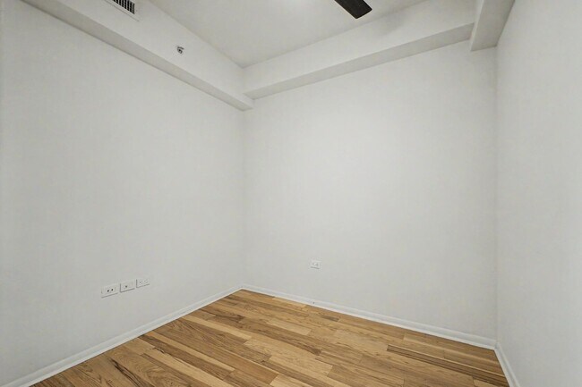 Building Photo - 7151 E Rancho Vista Dr