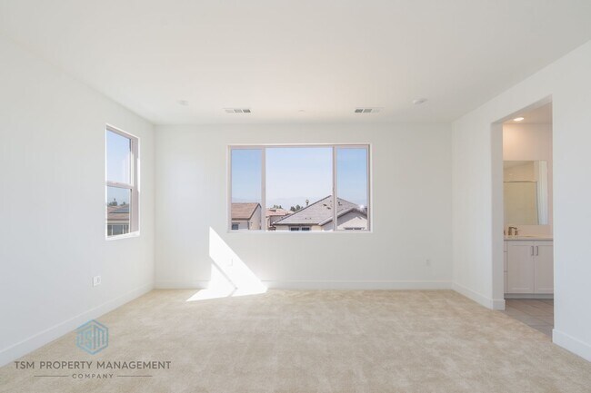 Building Photo - 15437 La Subida Dr