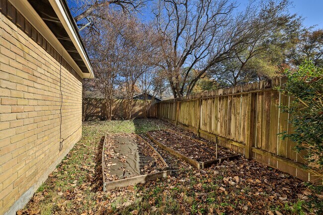 Building Photo - 7315 Foxside Ln