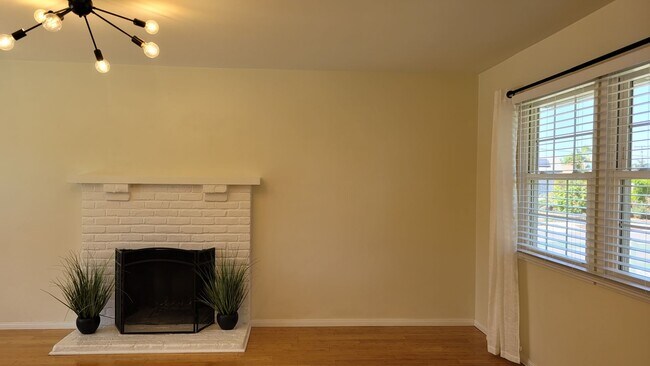 Building Photo - Stunning remodel in ideal location!