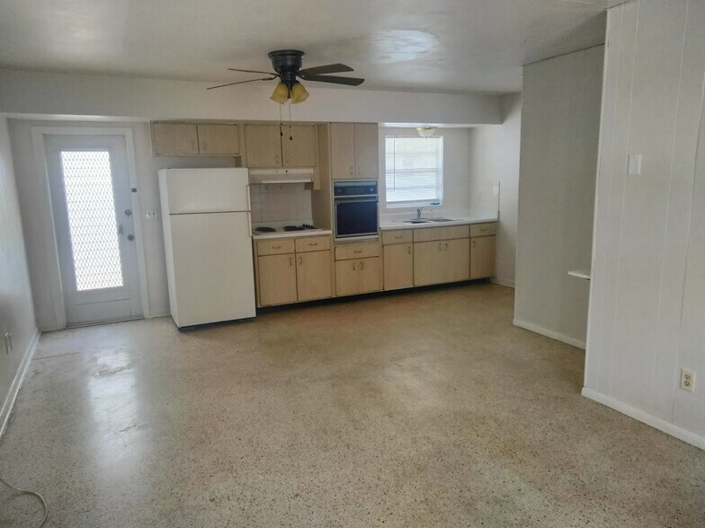 Building Photo - 1540 Pasadena Dr