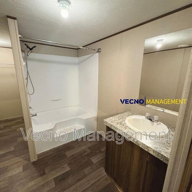 Building Photo - 842 Corinne Dr