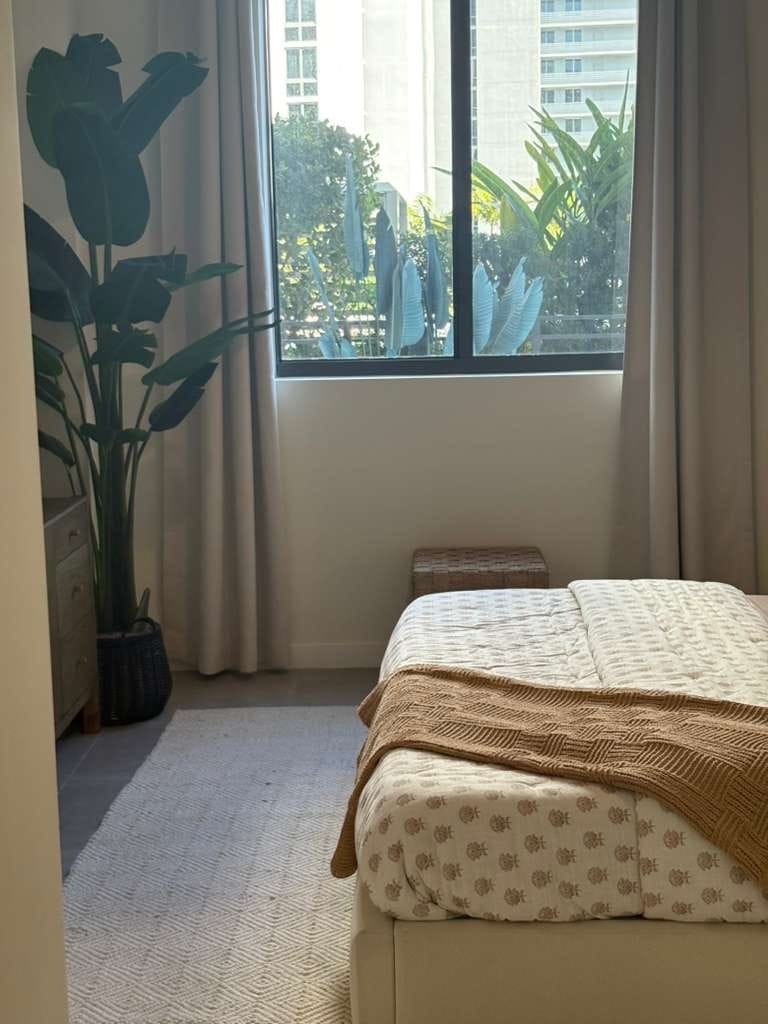 Building Photo - 2170 NE 168th St