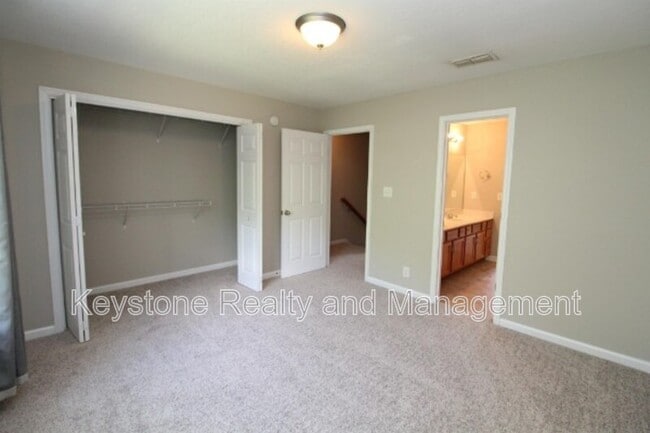 Building Photo - 938 Cumberland Dr