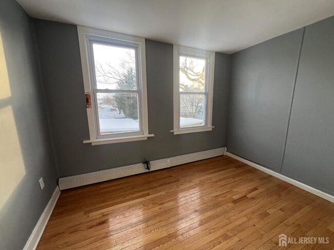 Building Photo - 387 Market St