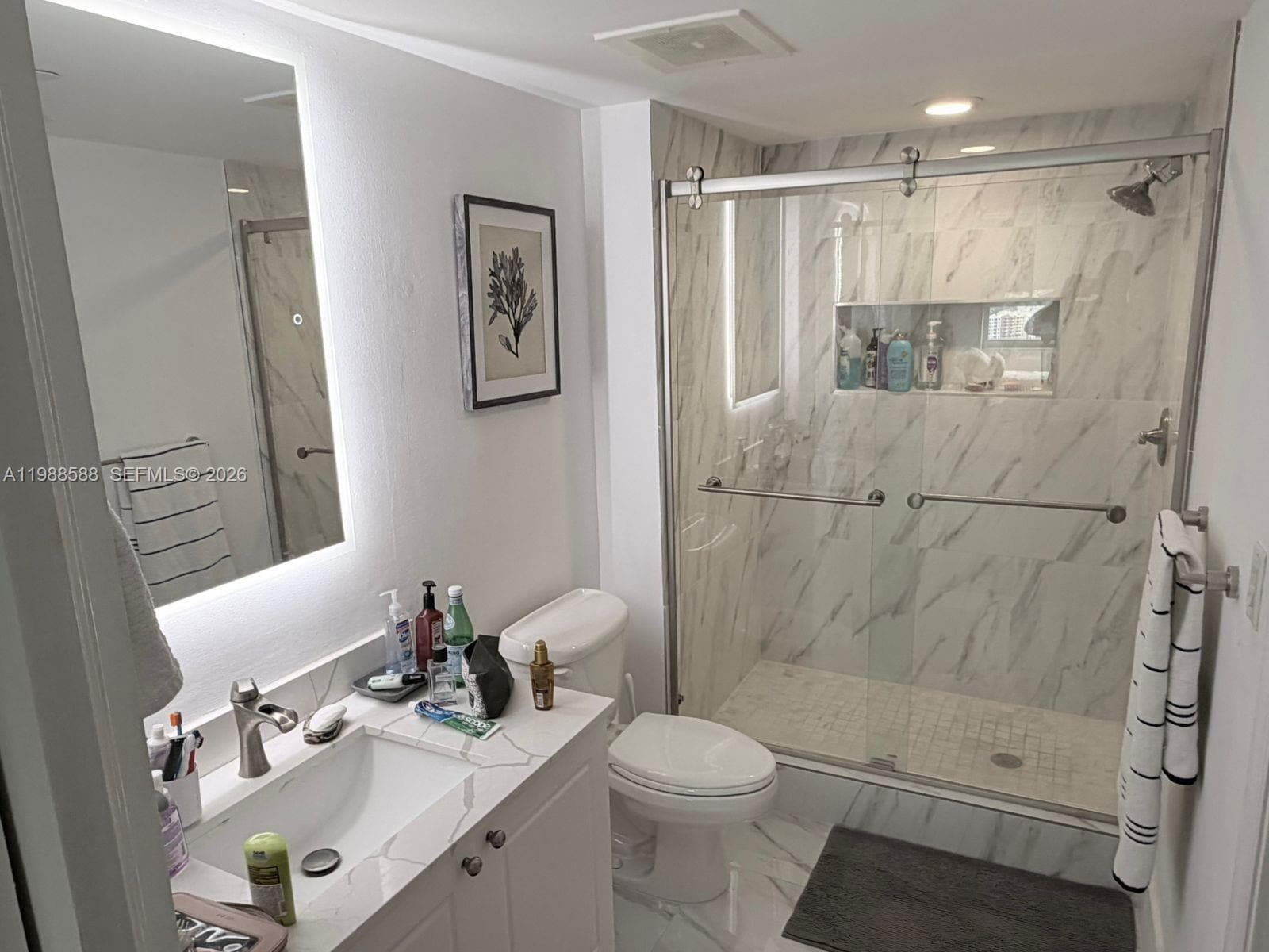 Building Photo - 19501 W Country Club Dr