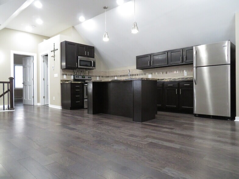 Kitchen - 1612 Blocki Ct
