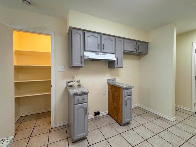 Building Photo - 304 Anthony Ln