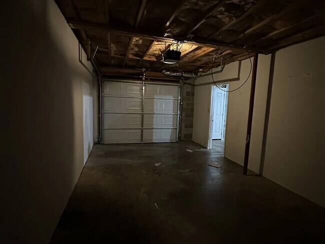 Building Photo - 913 Poppy Dr