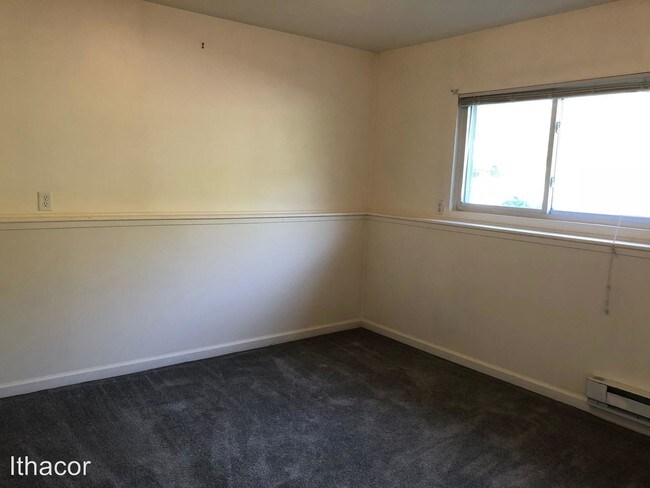 Building Photo - 562 Midline Rd