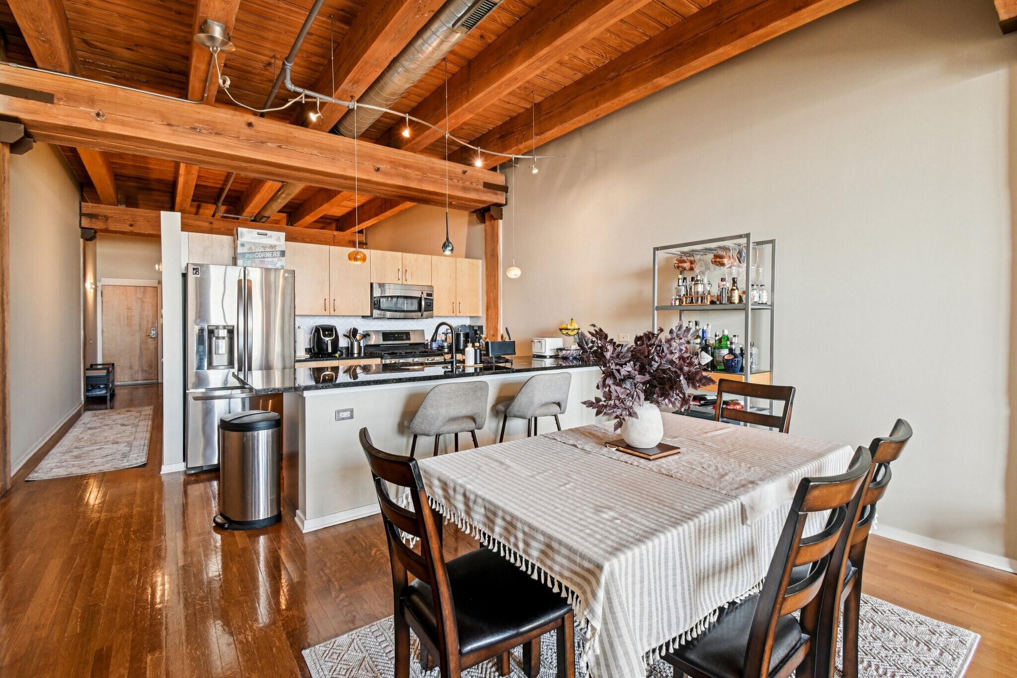 Building Photo - 333 S Desplaines St