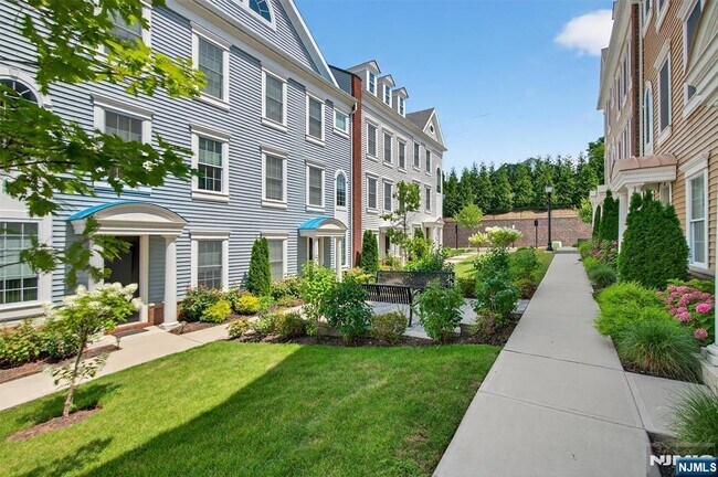 Building Photo - 283 Bradley Dr