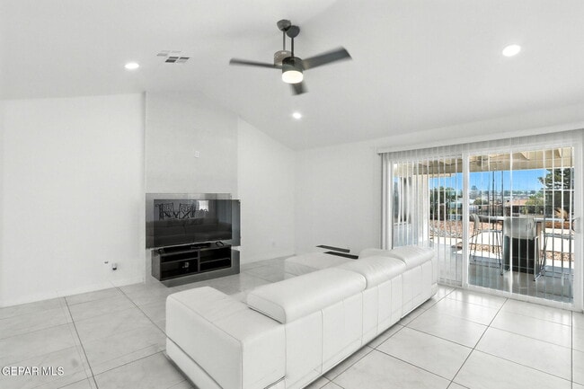 Building Photo - 408 San Blas Dr
