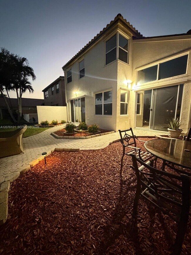 Building Photo - 15616 NW 12th Manor