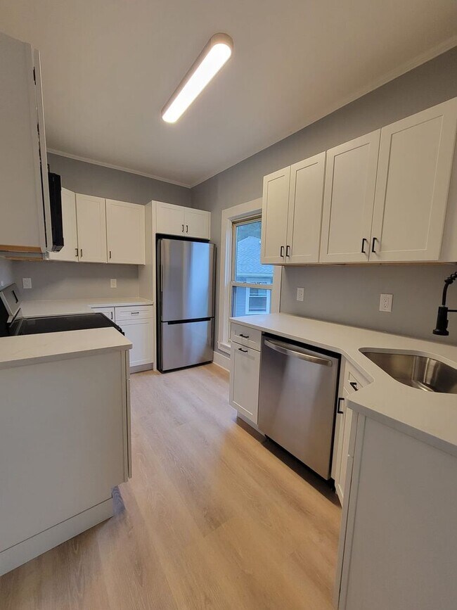Building Photo - 108 2nd St