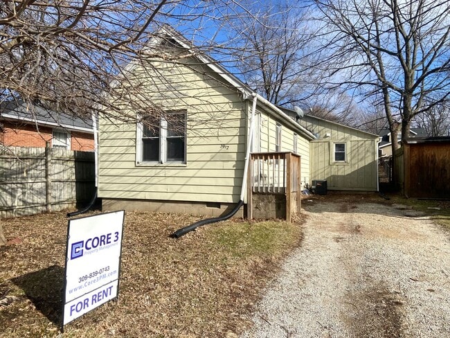 Building Photo - COMING SOON.  2 Bedroom Home for Rent in popular Peoria Heights location!