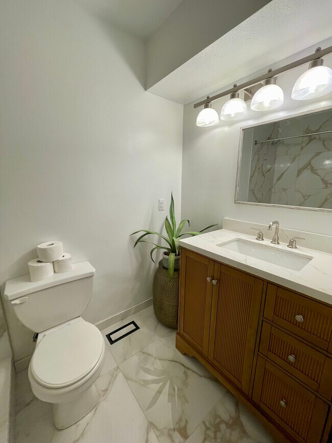 Master Bath - 2131 S Colgate Ave
