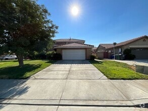 Building Photo - East Palmdale Home