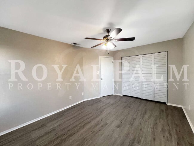 Building Photo - 2/1 Rental with W/D Hookups—Roses are Red, Lawns are Green, a Fenced Yard? That’s a Pet Lover’s D...