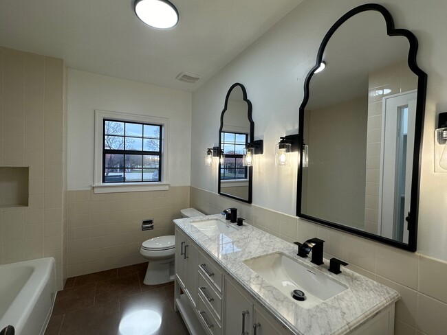 Building Photo - 1900 College Ave