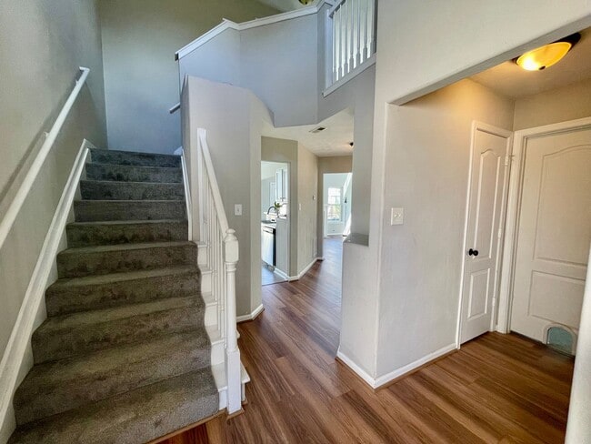 Building Photo - Soaring Ceilings & Spacious Living in Western Branch