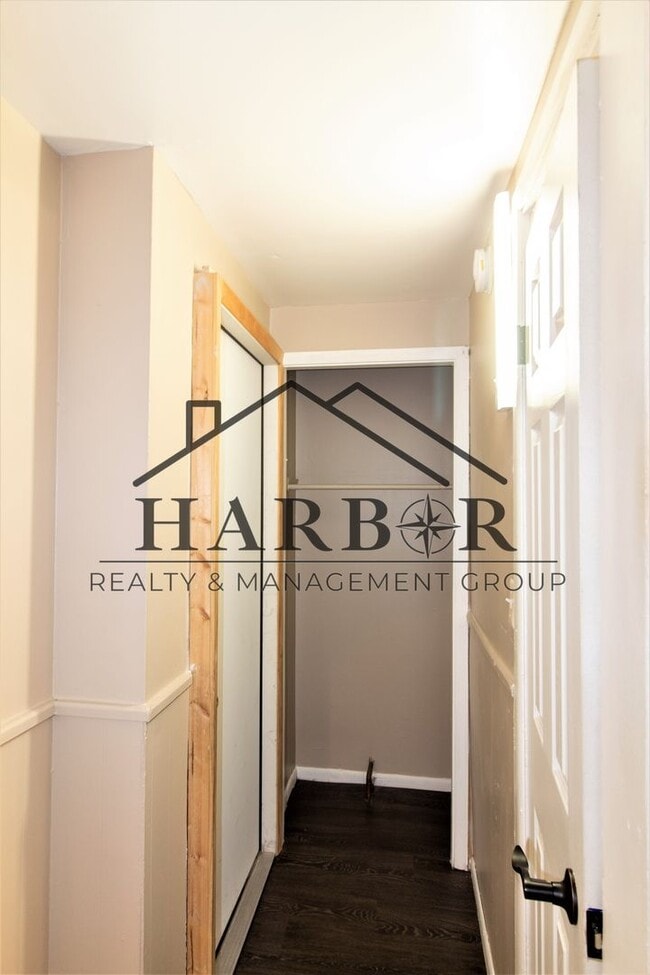 Building Photo - Spacious 2-Bedroom Living in the Heart of Rochester