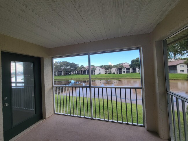 Building Photo - 4208 Glenmoor Dr