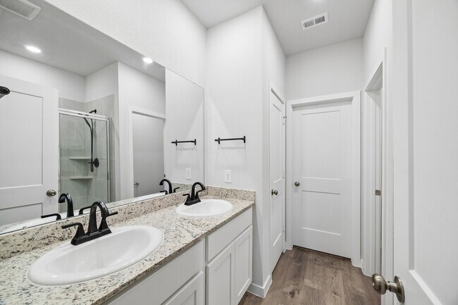 Building Photo - 772 Westpointe Dr