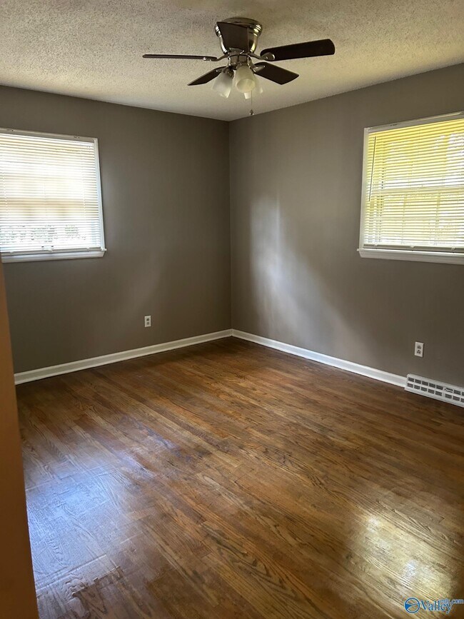 Building Photo - 6020 Rickwood Dr NW