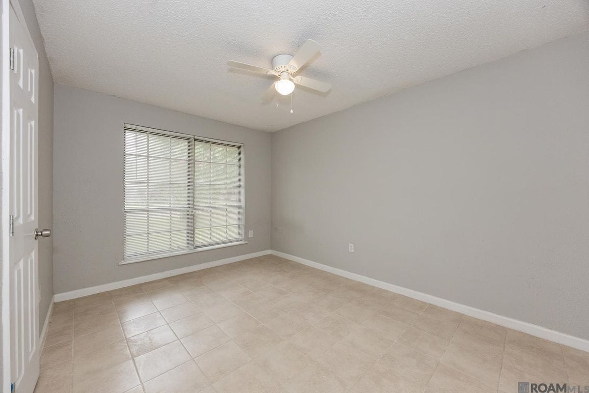 Building Photo - 7224 Meadow Park Ave