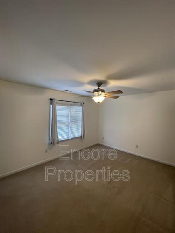 Building Photo - 10021 David Stone Dr