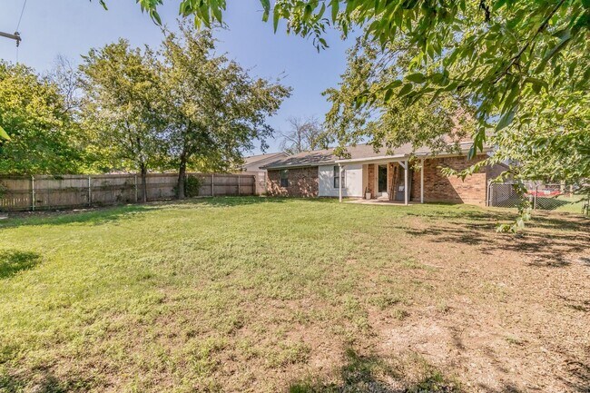 Building Photo - COMING SOON! UPDATED 3 BEDROOM IN ALEDO