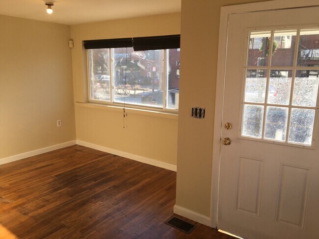 Building Photo - 635 Somerville Ave