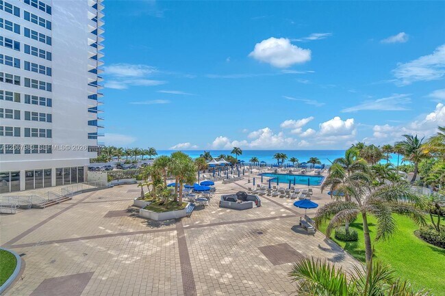 Building Photo - 2030 S Ocean Dr