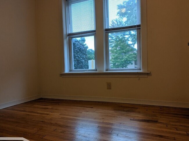 Building Photo - 3008 N Whipple St