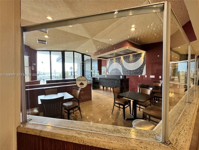 Building Photo - 905 Brickell Bay Dr