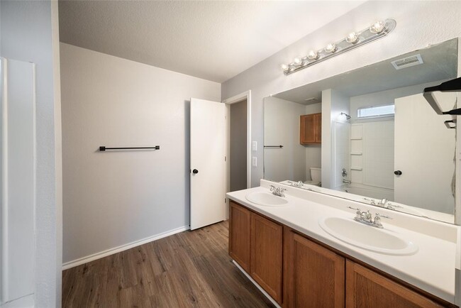 Building Photo - 2108 Boyer Dr