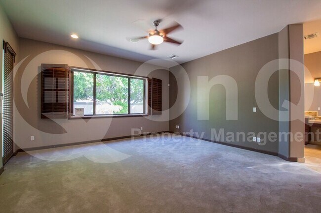 Building Photo - 1326 E Catamaran Dr