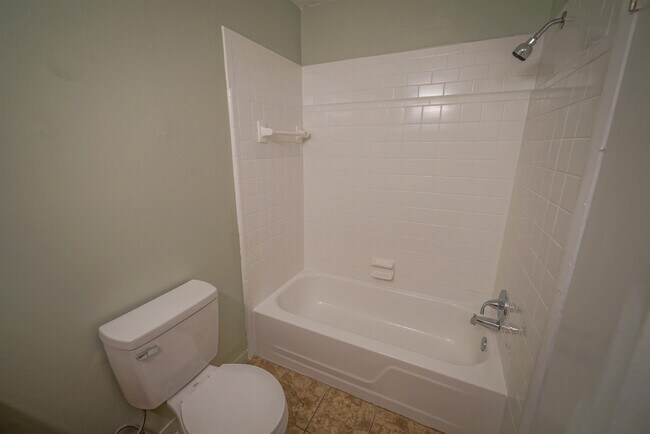 Building Photo - 2304 Hartsfield Ct