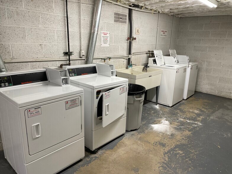 Building Photo - 810 Plate St