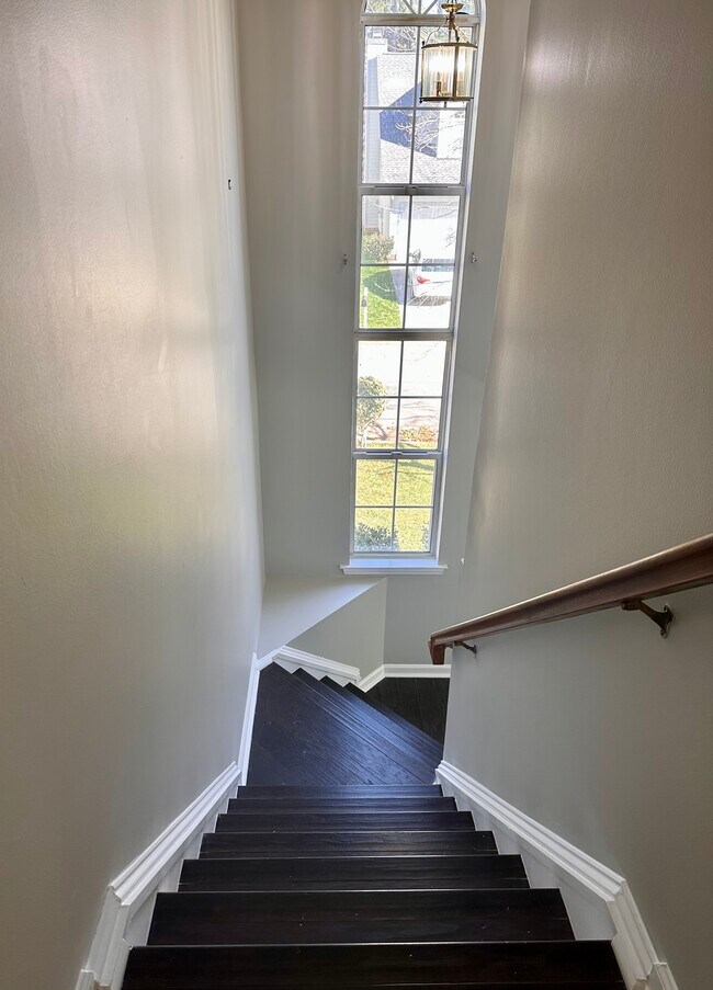 Building Photo - 213 Trailview Dr