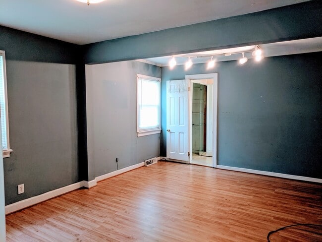 Building Photo - Spacious 3bdrm/2bth Home Located in a Well Established Neighborhood in Richmond's West End  Conve...