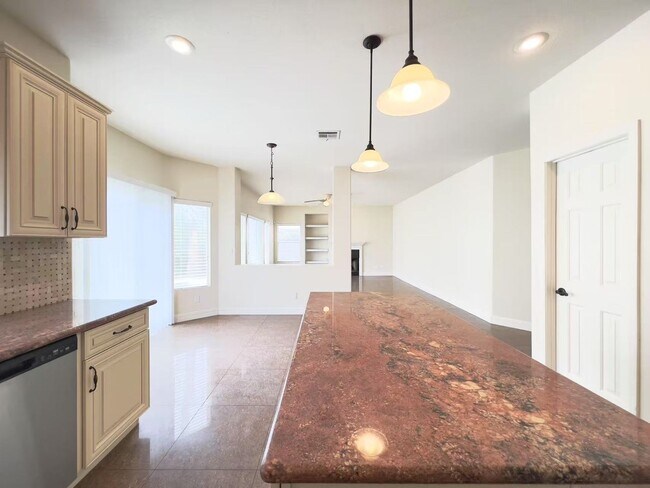 Building Photo - Great location house in Green Valley
