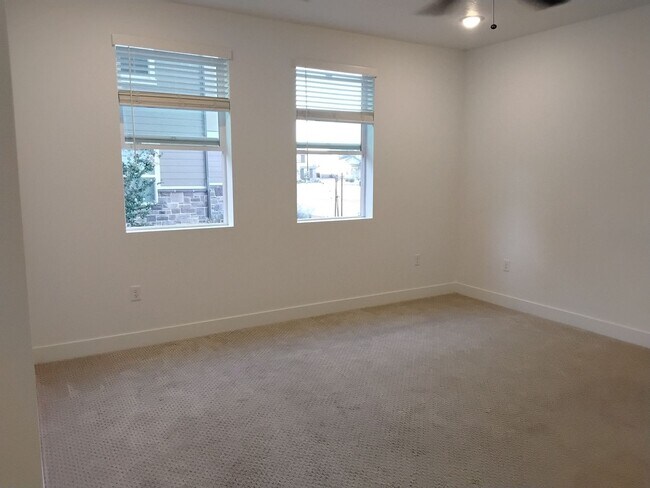 Building Photo - 6051 S Silver Birch Ln