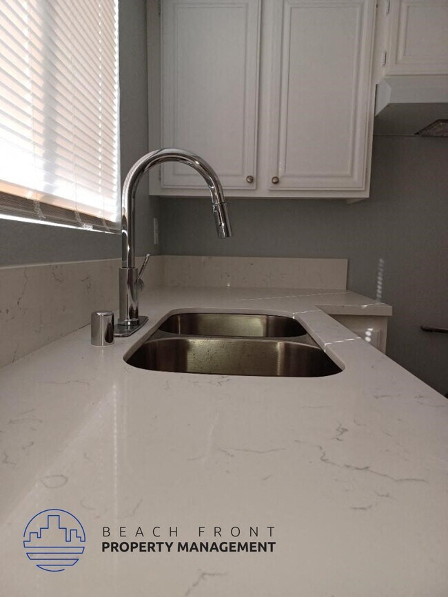 Building Photo - 4452 W. 137th St