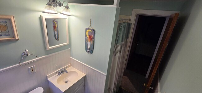 Building Photo - 2 bedroom ,1 bathroom unit at historic Rou...