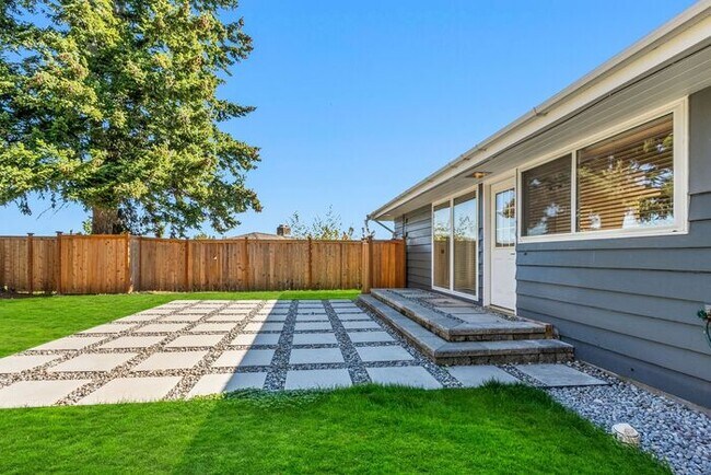 Building Photo - Freshly Updated West Seattle Rambler w/ Ai...